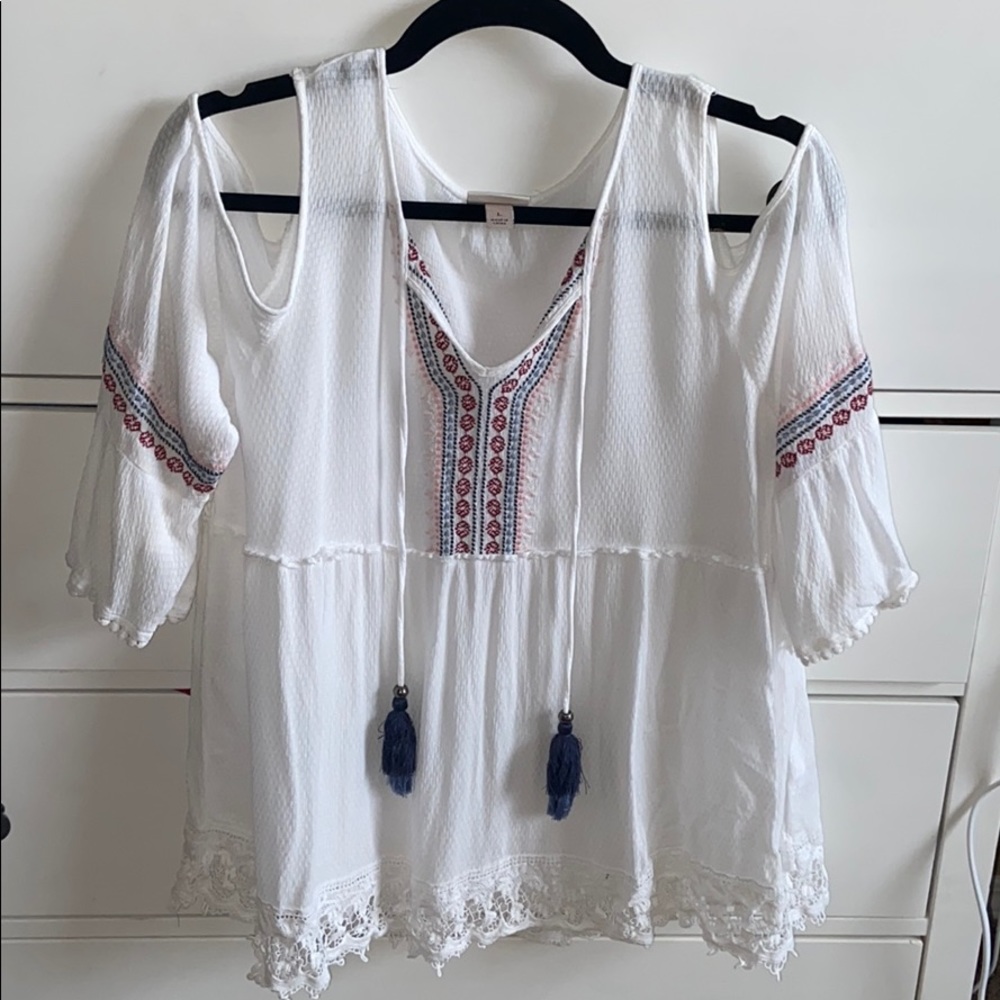 SOLD NWOT Knox Rose Embroidered Peasant Blouse- L